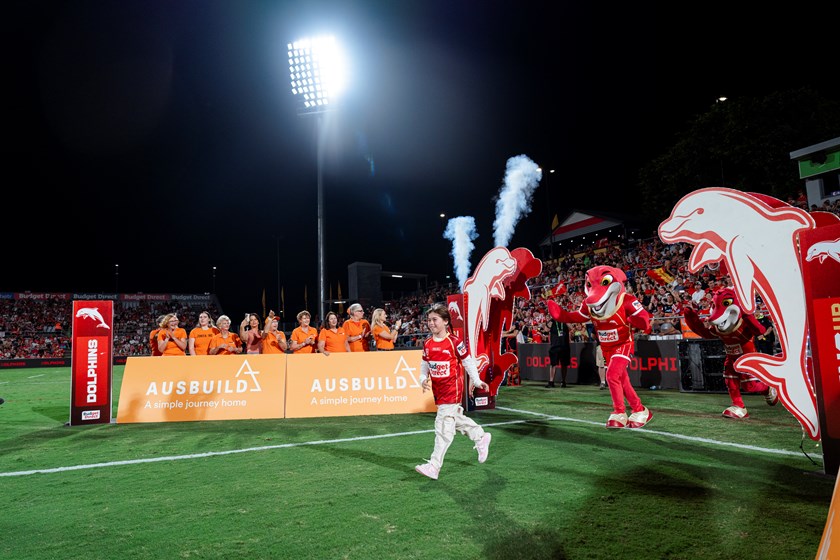 Young Krystal running out with Phinny and Sandy. 